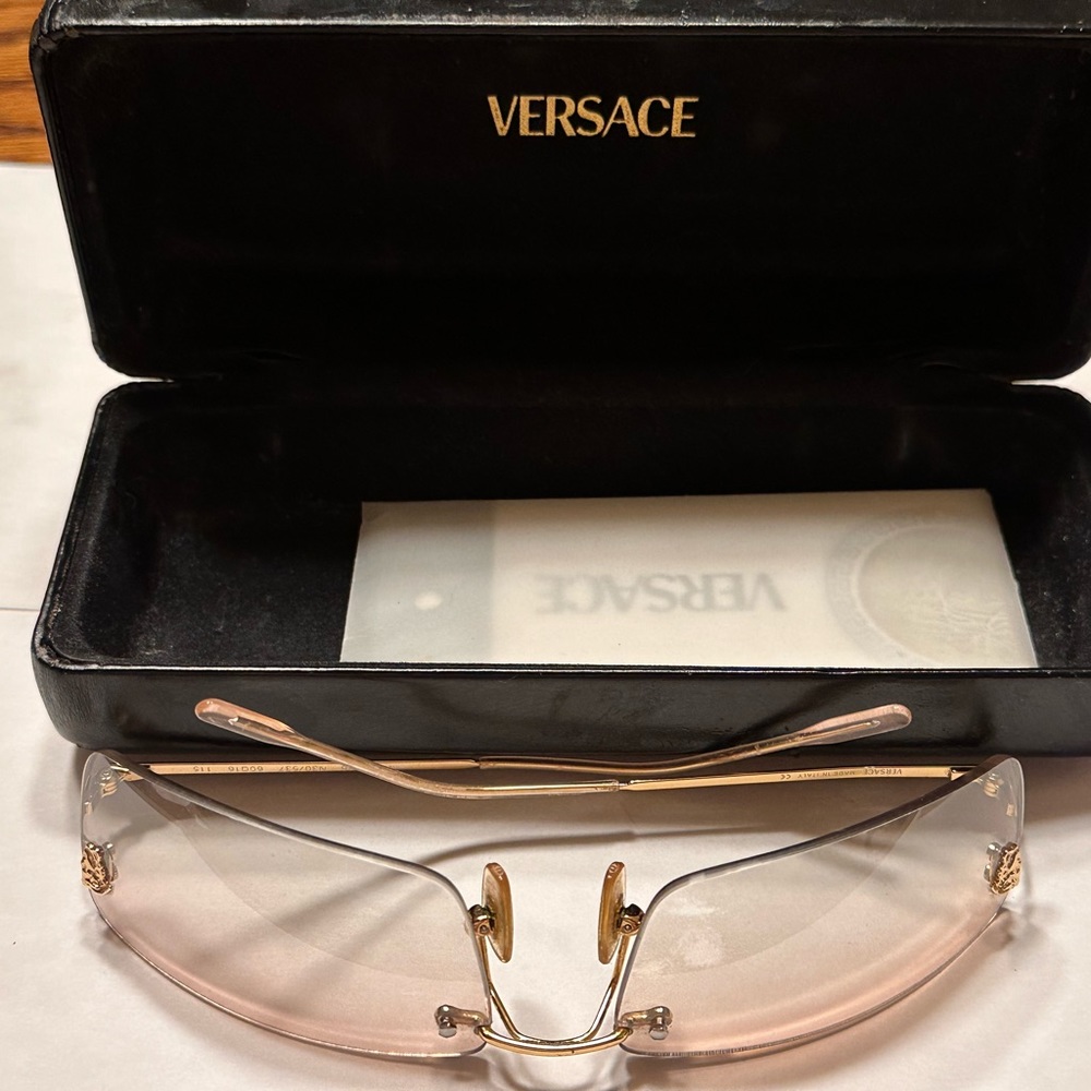 AUTHENTIC VERSACE SUNGLASSES WITH CERTIFICATE OF AUTHENTICITY & ORIGINAL CASE!